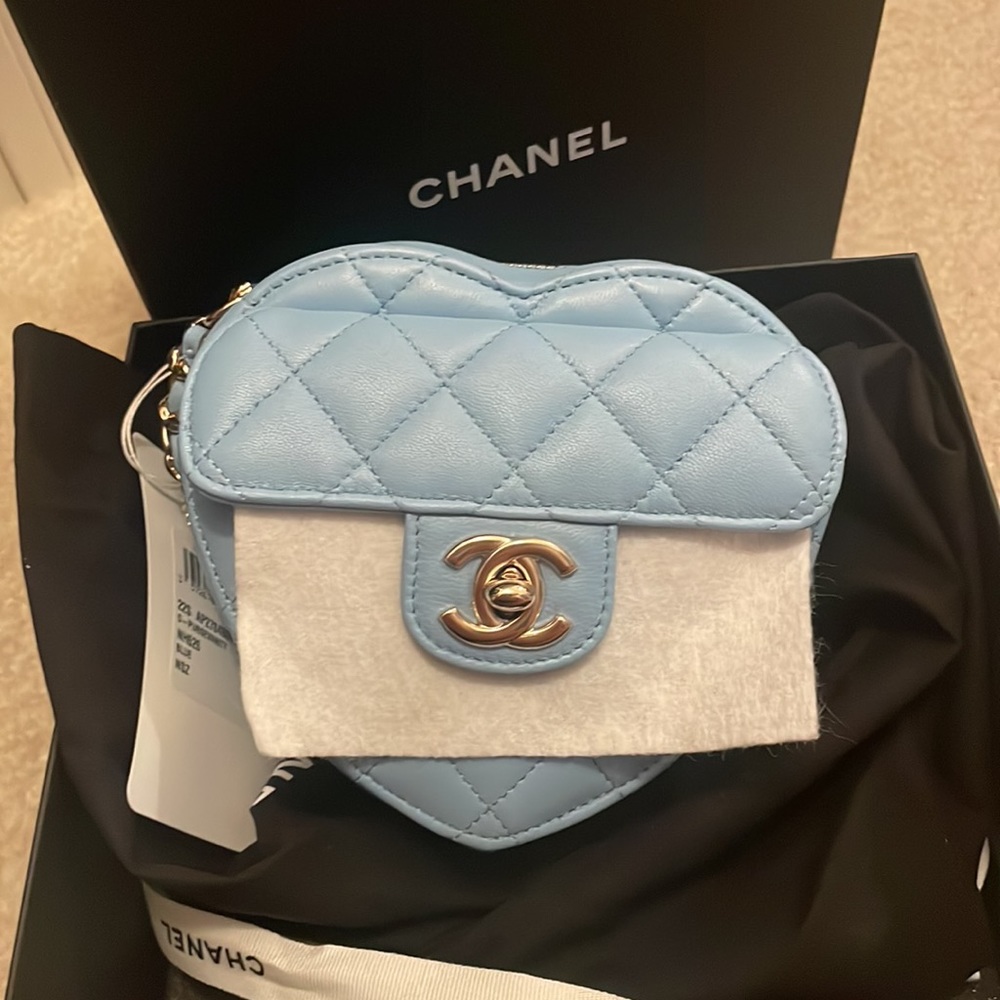š„Rare baby light blue Chanel heart bagš„ - Picture 1 of 8